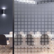 Μεμβράνη τζαμιών διακοσμητική με σχέδιο τετράγωνο μοτίβο 45mm εσωτερικής τοποθέτησης Reflectiv - INT 450