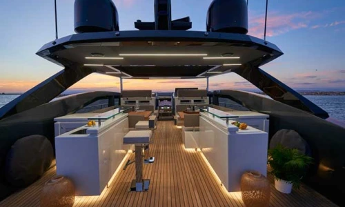 Ανακαίνιση σκάφους yacht - Λύσεις για δάπεδα, σκίαση, επενδύσεις και προστασία