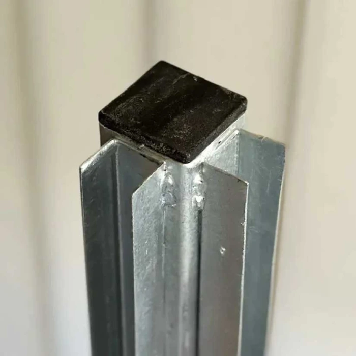 Μεταλλική Κολώνα με Τάπα Γωνία 5mm 4x4x150cm 80017