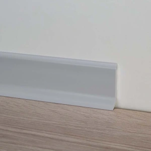 Σοβατεπί πλαστικό pvc εύκαμπτο με υγειονομικές άκρες γκρι 80x14x2500mm