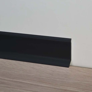 Σοβατεπί πλαστικό pvc εύκαμπτο με υγειονομικές άκρες μαύρο 80x14x2500mm